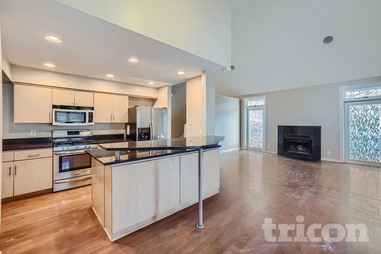 Building Photo - 5 Oak Shore Dr