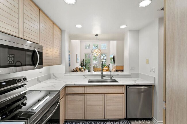 Building Photo - 2243 Martin