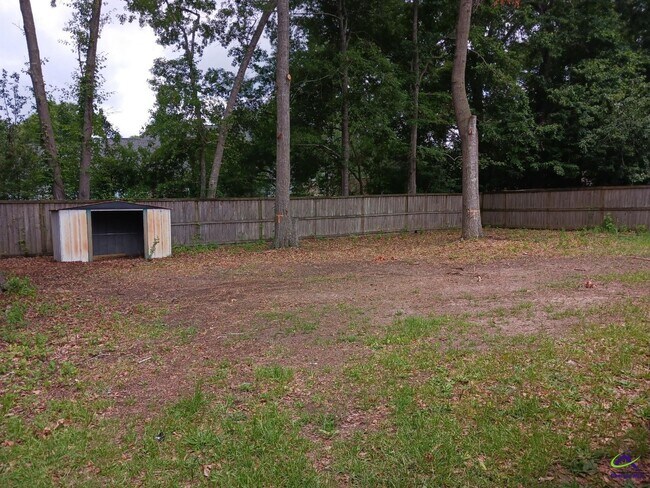 Building Photo - 732 Gateway Dr