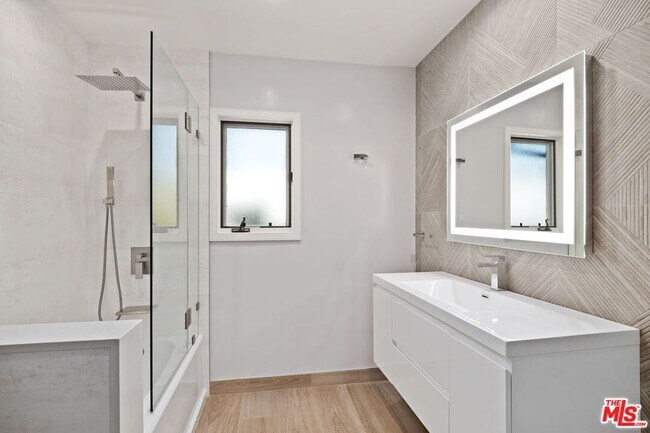 Building Photo - 1256 Stradella Rd