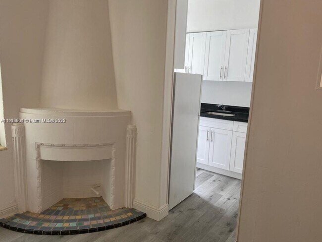 Building Photo - 1525 Meridian Ave