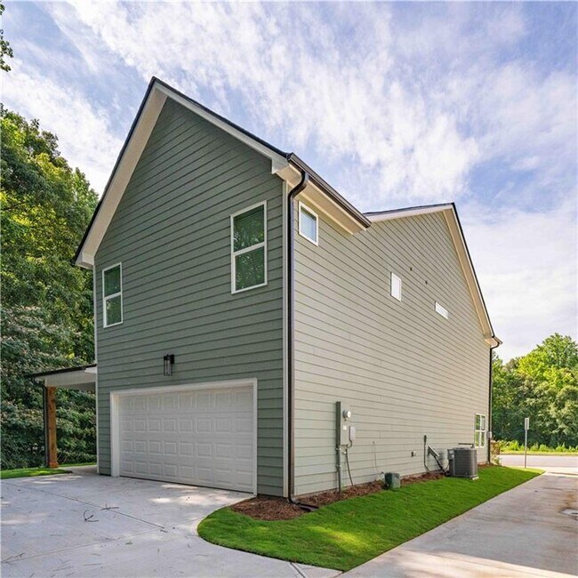 Building Photo - 373 Creek Wood Pk Dr