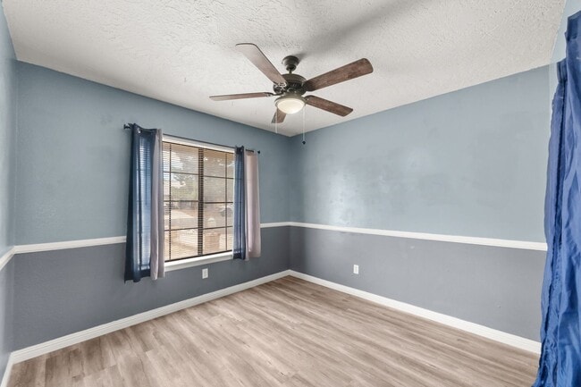 Building Photo - Beautiful large corner lot