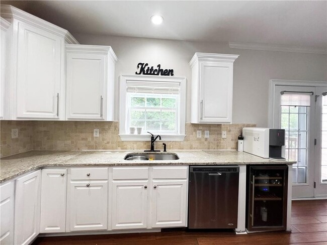 Building Photo - 7190 Belcrest Dr