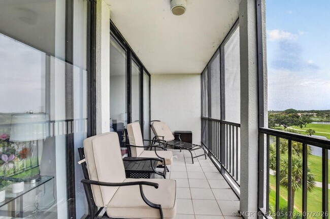 Building Photo - 6895 Willow Wood Dr