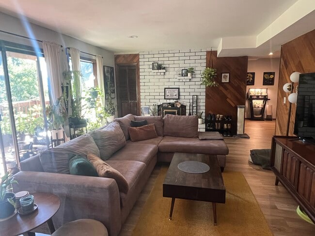 Building Photo - 17221 SE Oatfield Rd