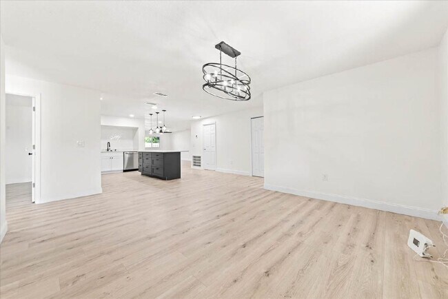 Building Photo - Stunning Newly Rehabbed Single-Family Home — Modern Design • Near Beach, Shopping & Dining!