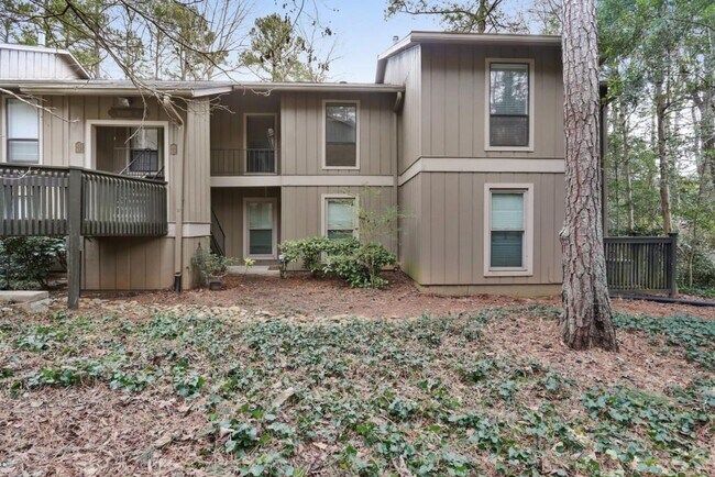 Building Photo - 8740 Roswell Rd