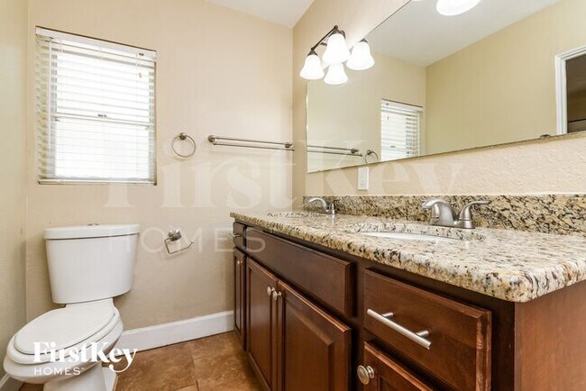 Building Photo - 630 N Lakemont Ave