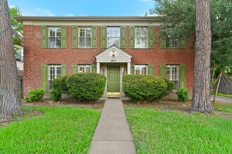 Building Photo - Freshly Painted Beauty with Spacious Outdo...