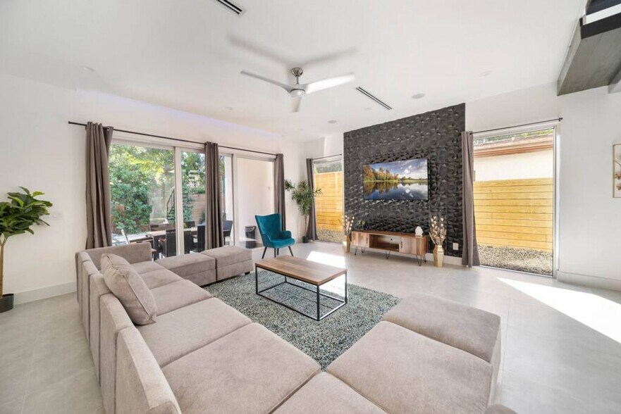 Building Photo - 1621 NE 4th Pl