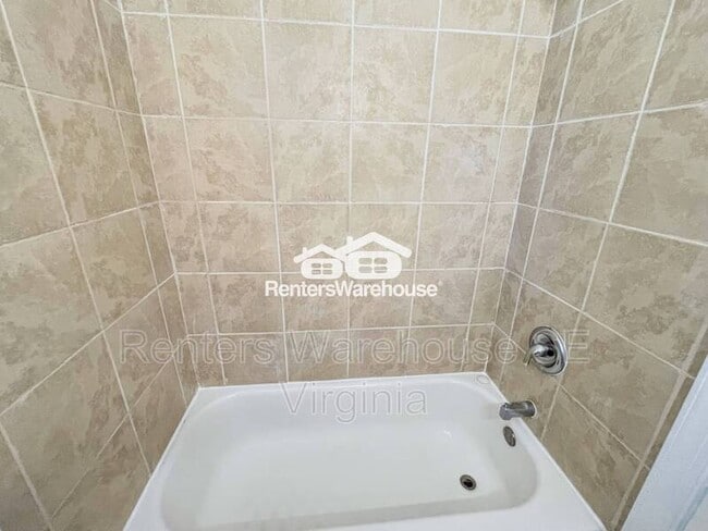 Building Photo - 459 Algonquin Rd