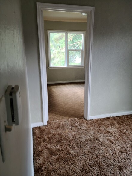 Building Photo - 345 S 9th Ave