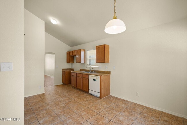 Building Photo - 4089 Tierra Bronce Dr