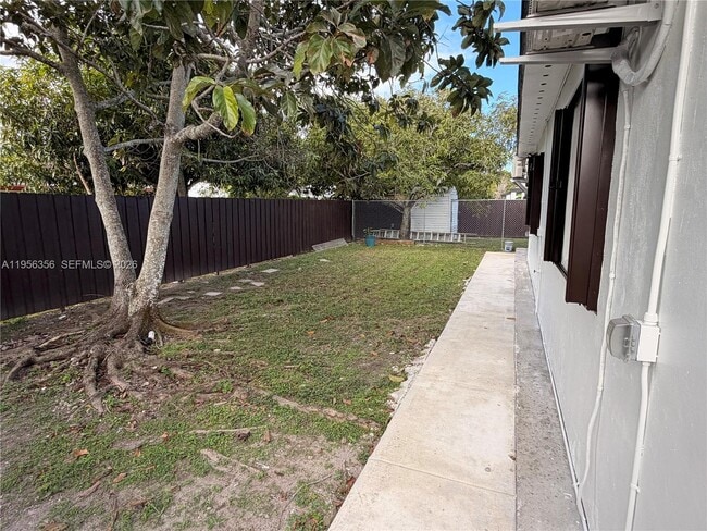 Building Photo - 10854 SW 141st Ln