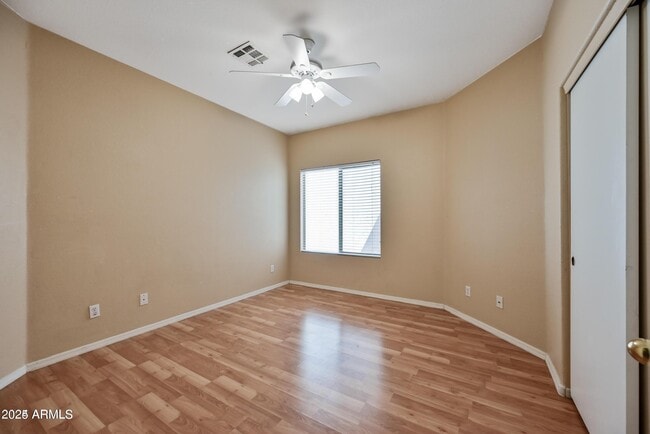 Building Photo - 81 S Criss Pl