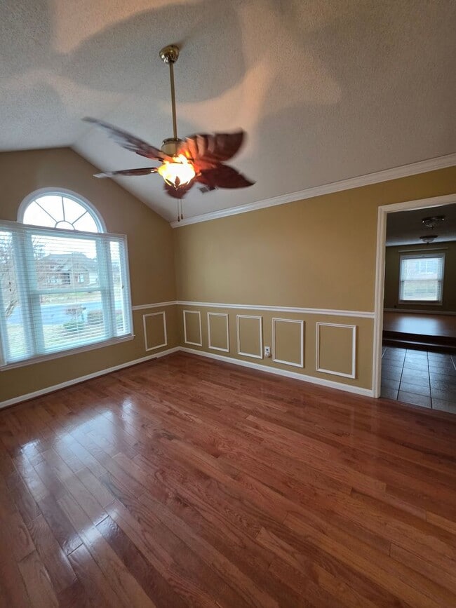 Building Photo - Gorgeous Home in Great Neighborhood