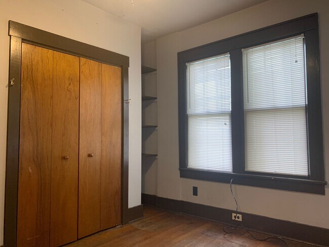 Building Photo - 3 Bed/1 Bath Home located close to Sunnyside and Downtown Campus- Available 5/20/2026