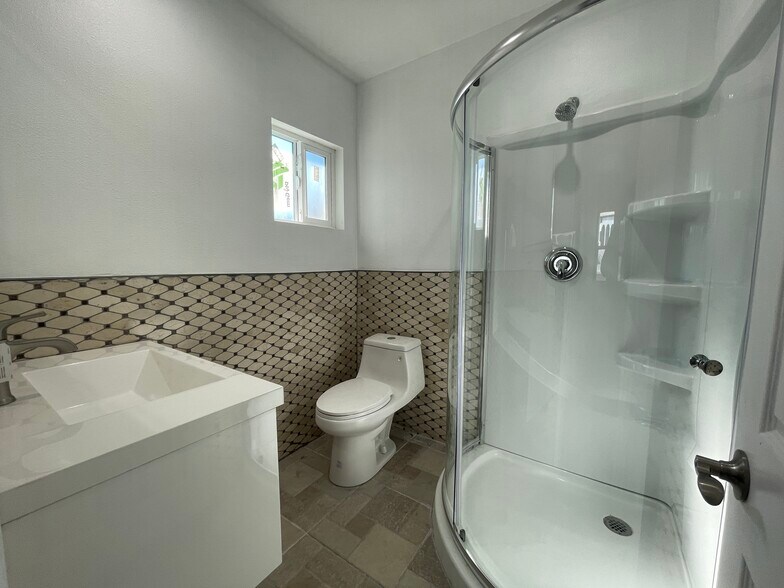 Bathroom - 340 Sespe Ave