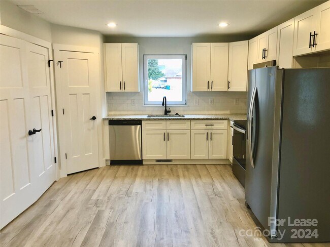 Building Photo - 432 3rd St SW