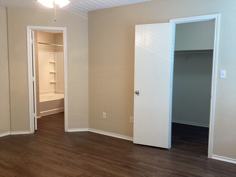 Building Photo - 113 Hays Forest Cv