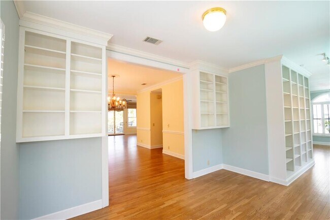 Building Photo - 105 Strachan Ln