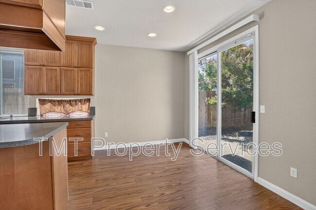 Building Photo - 8874 Mandalay Way
