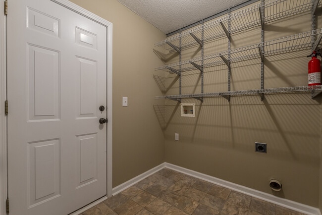Building Photo - 3 BD 2 BA  Fenced Ranch with Bonus Room