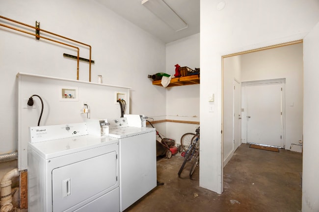 Building Photo - 202 Edwards St