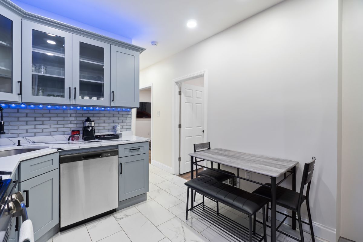 Building Photo - 92 Stuyvesant Ave