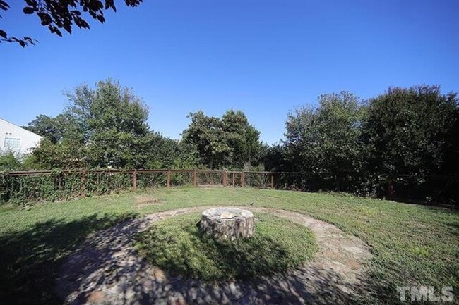 Building Photo - Spacious Home w/ Private Backyard