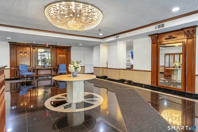 Building Photo - 143 Hoyt St