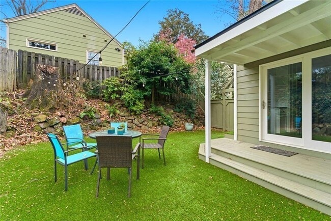 Building Photo - 302 Hascall Rd NW