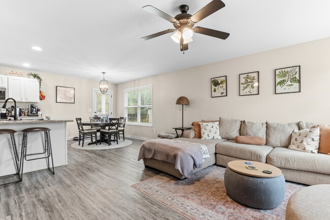 Building Photo - 105 Tahoma Dr