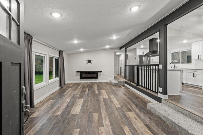 Building Photo - Updated 3 bed Bonney Lake home on dead end street