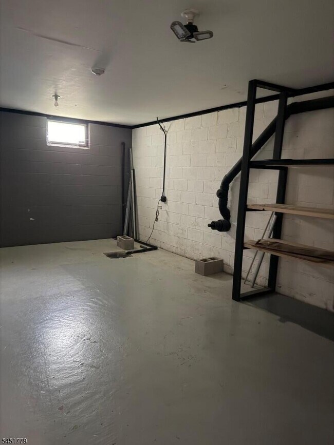 Building Photo - 52 Heckel St