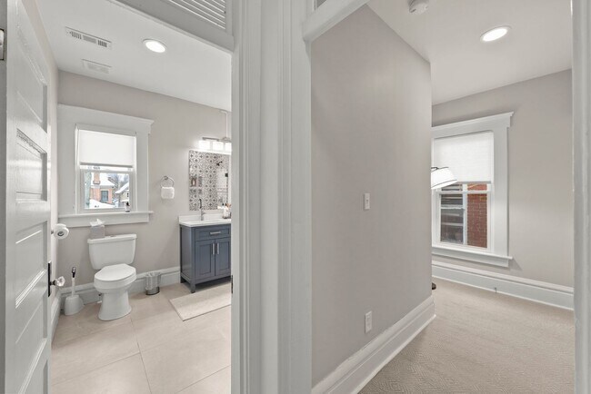 Building Photo - Fully Furnished Luxury Condo in Olde Towne East