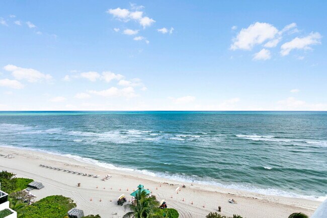 Building Photo - 15701 Collins Ave