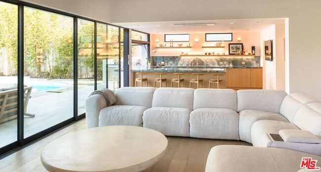 Building Photo - 606 N Ardmore Ave