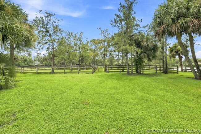 Building Photo - 14902 Paddock Dr