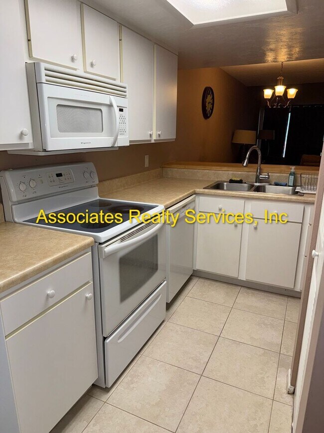 Building Photo - 2-Bedroom Condo with Dual Balconies and PO...