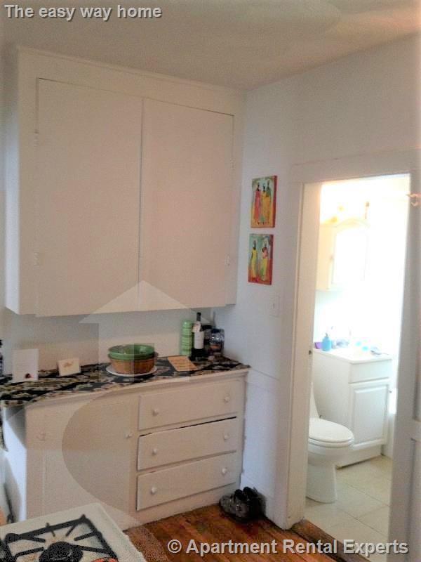 Building Photo - 148 5th St