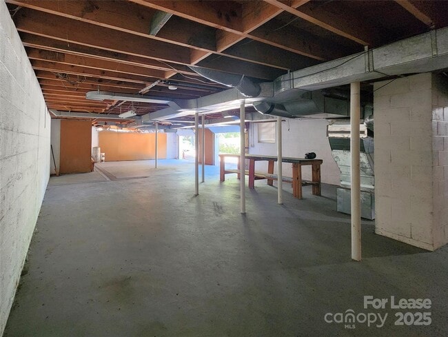 Building Photo - 7604 Shady Ln