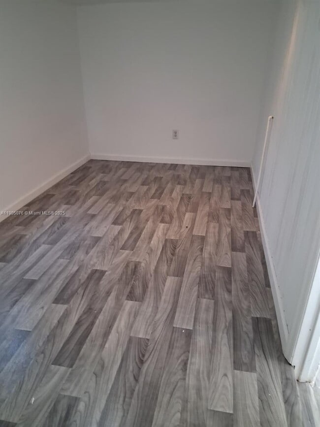 Building Photo - 2549 NE 190th St