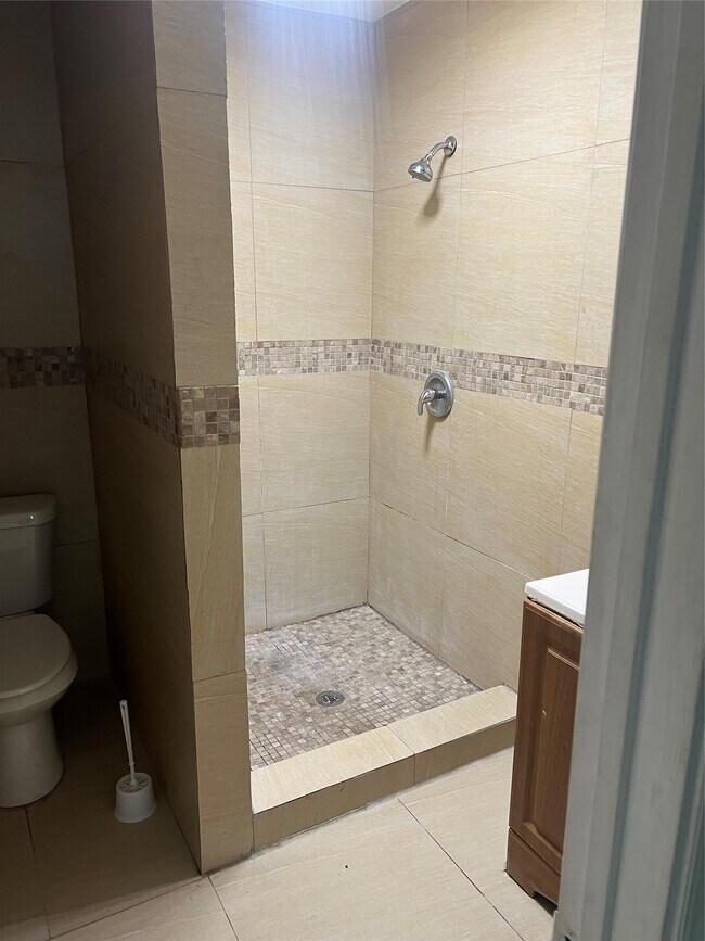 Building Photo - 10010 Cathedral Dr