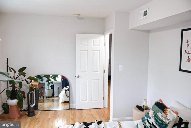 Building Photo - 1734 Bolton St