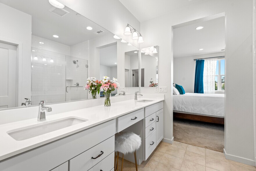Primary bath - 212 Red Brick Dr