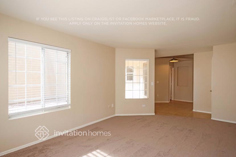 Building Photo - 2638 S Raven