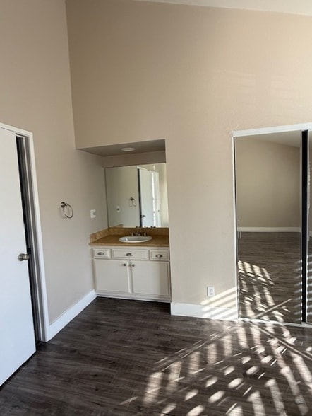 Building Photo - 116 S Broadway