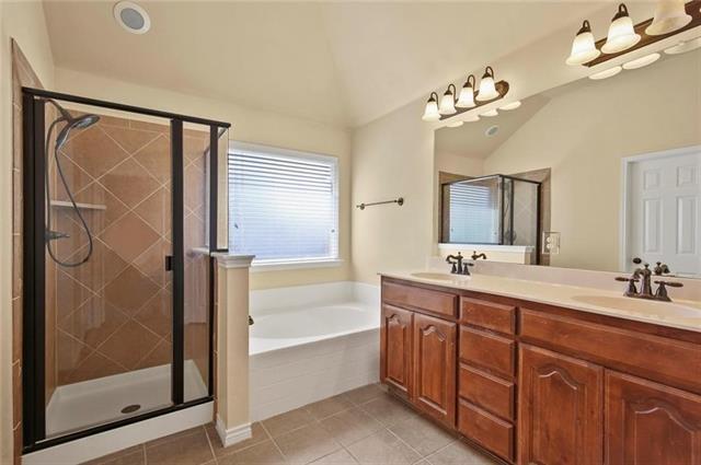 Building Photo - 15004 Waters Dr